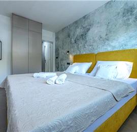 4 bedroom villa with infinity pool and sea views in Crikvencia, Rijeka, sleeps 8